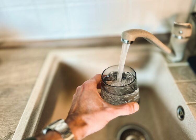 Eau du robinet, les dangers à savoir